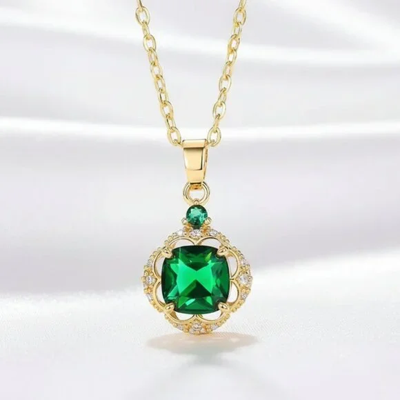 2 Carat Simulated Emerald CZ Gold Tone Pendant Necklace NWOT - Picture 1 of 9